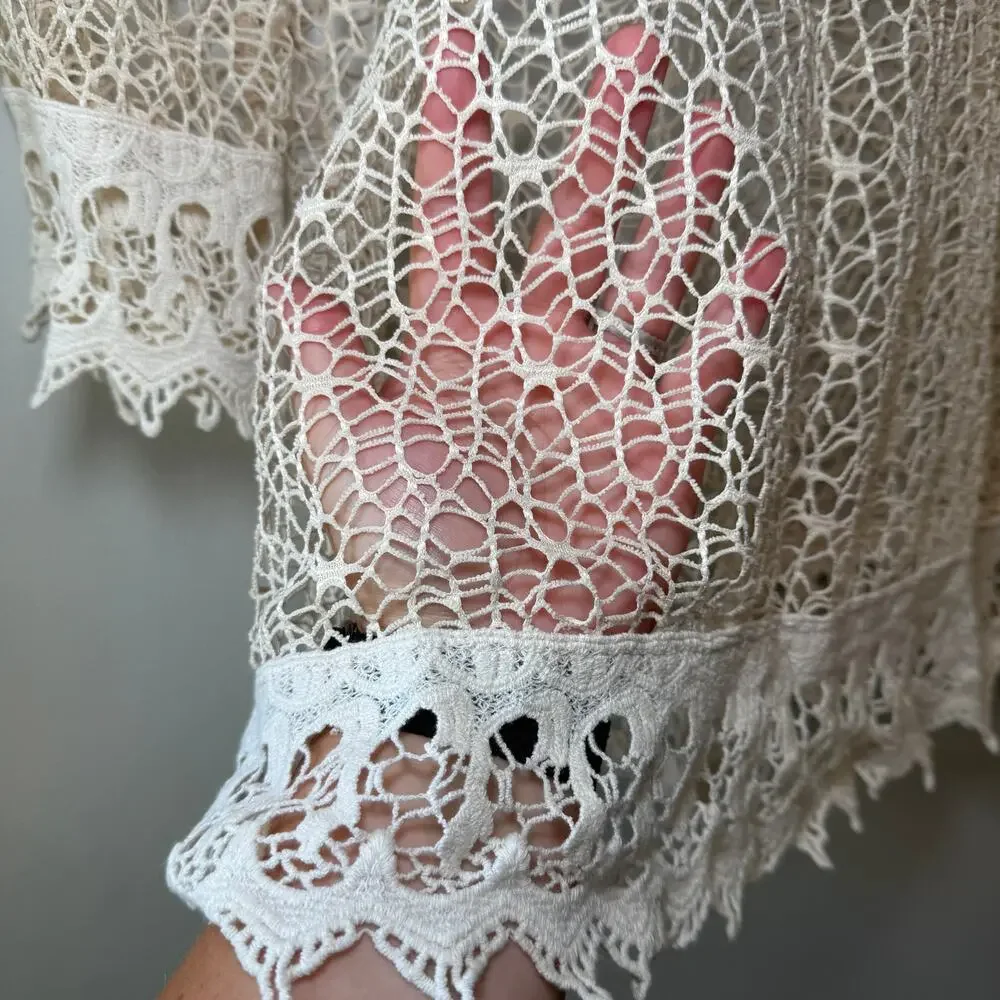 BKE red Women's 3/4 Sleeve Knit Lace Eyelet Blouse Cream Size Medium